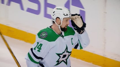 他在攻防两 他在攻防两